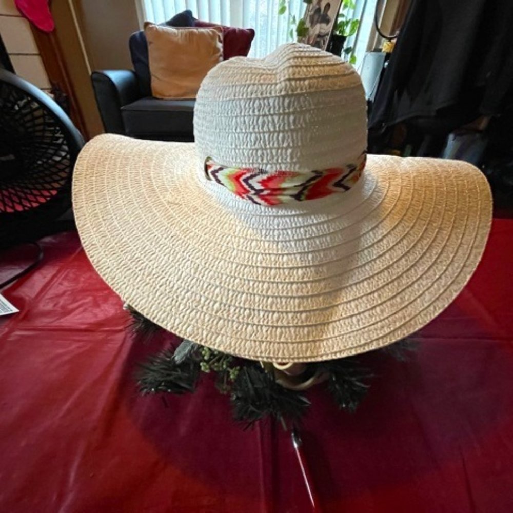 Chatties Floppy Hat